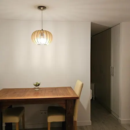 Gemuetliche Souterrainwohnung In Bester Lager 아파트 *