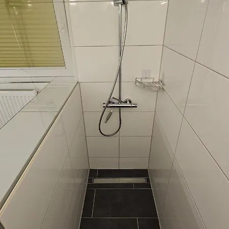 Gemuetliche Souterrainwohnung In Bester Lager * 하노버