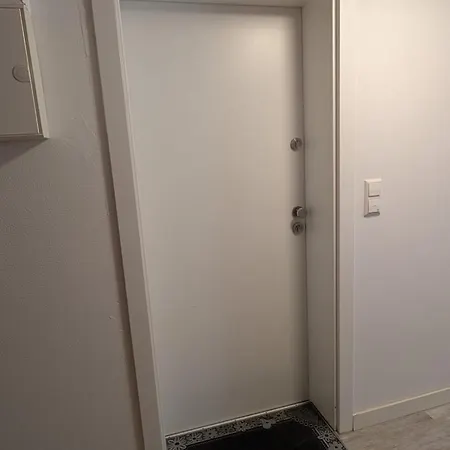 Gemuetliche Souterrainwohnung In Bester Lager *