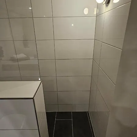 Gemuetliche Souterrainwohnung In Bester Lager * 하노버