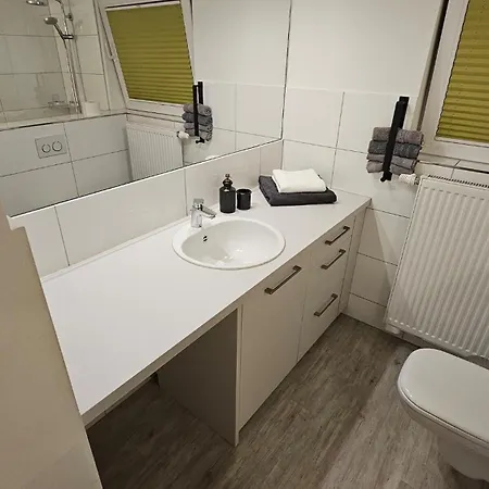 Gemuetliche Souterrainwohnung In Bester Lager Appartement